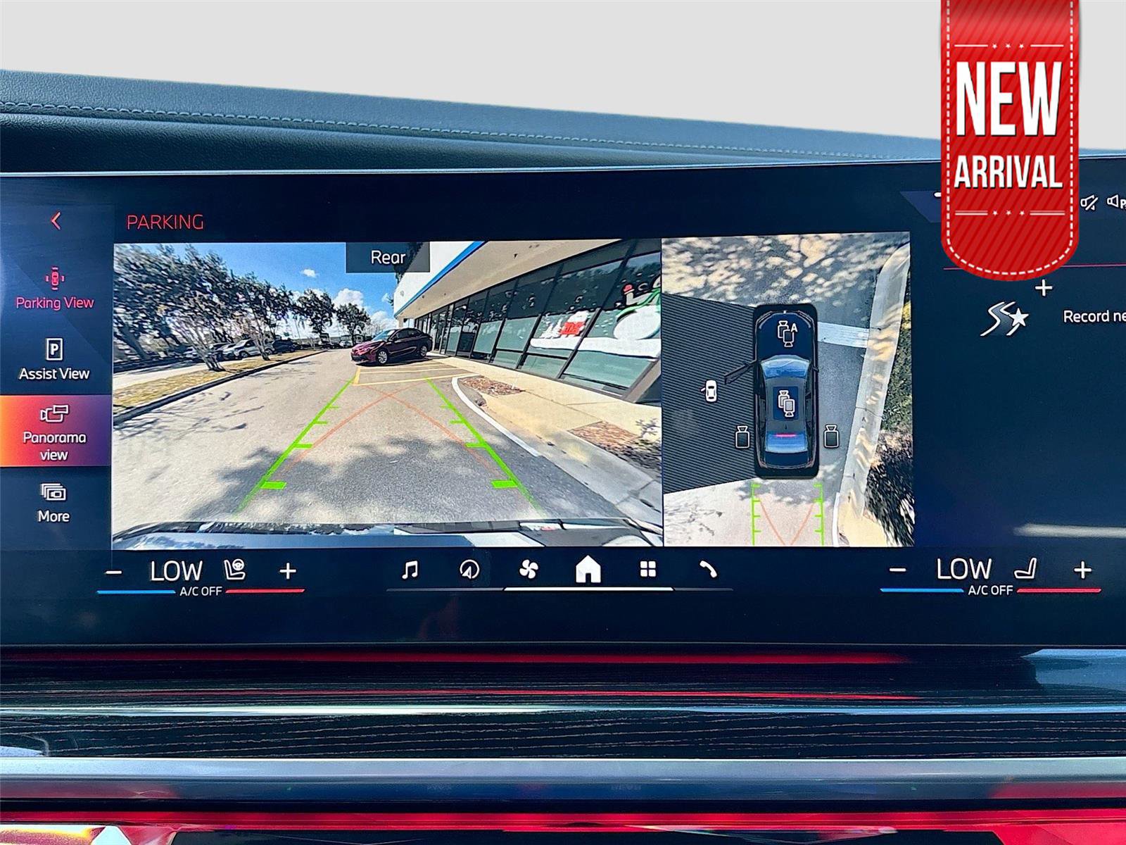 Used 2023 BMW 740i w/ Parking Assistance Package image 15