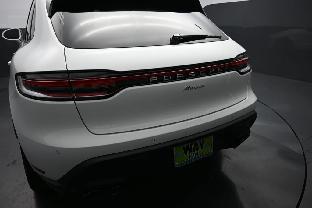 Used 2025 Porsche Macan AWD/4WD image 2