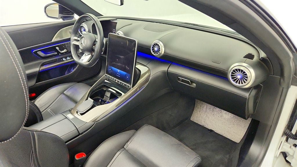 Used 2022 Mercedes-Benz SL 55 AMG 4MATIC w/ Driver Assistance Package image 23