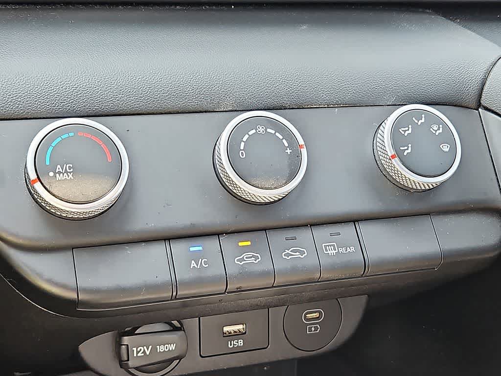 Used 2024 Hyundai Elantra SE FWD image 15