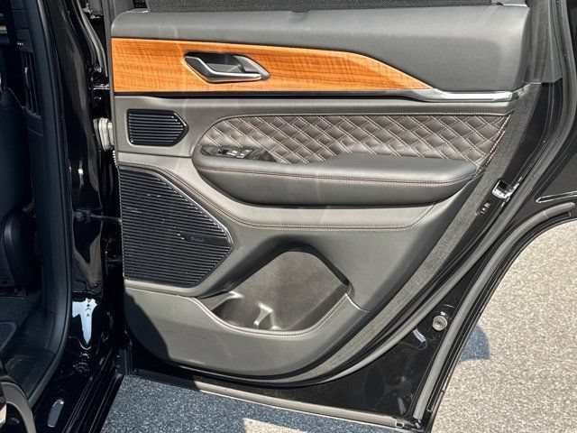 Certified 2022 Jeep Grand Cherokee Summit AWD/4WD image 20