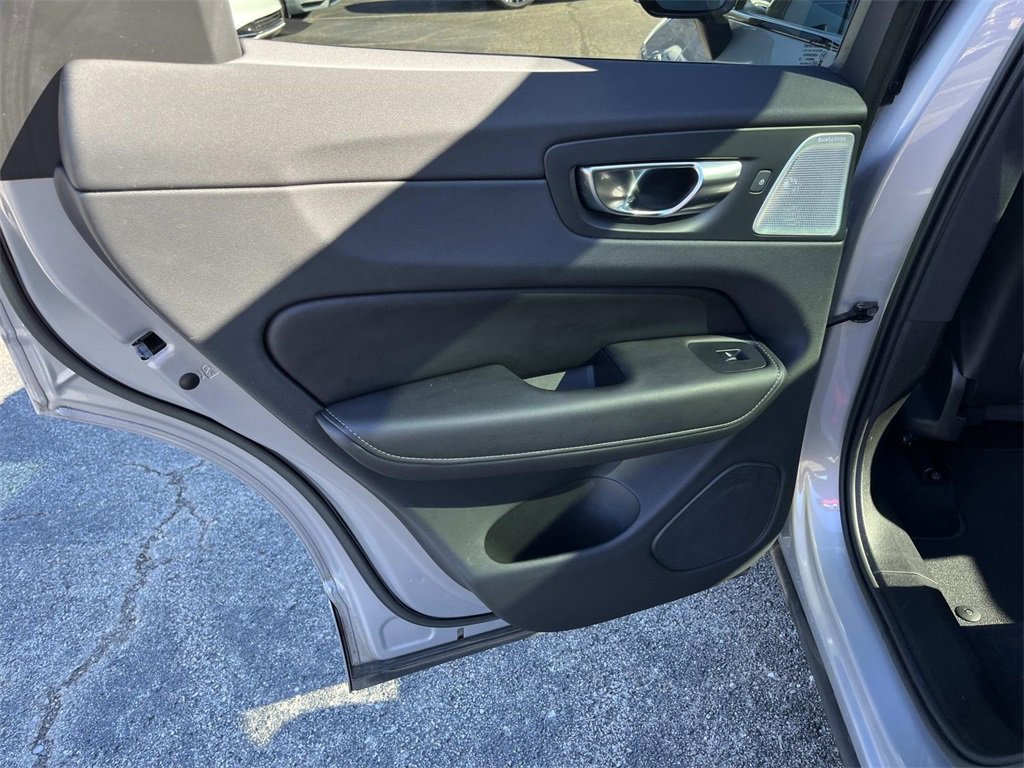 Used 2023 Volvo XC60 B5 Ultimate image 18