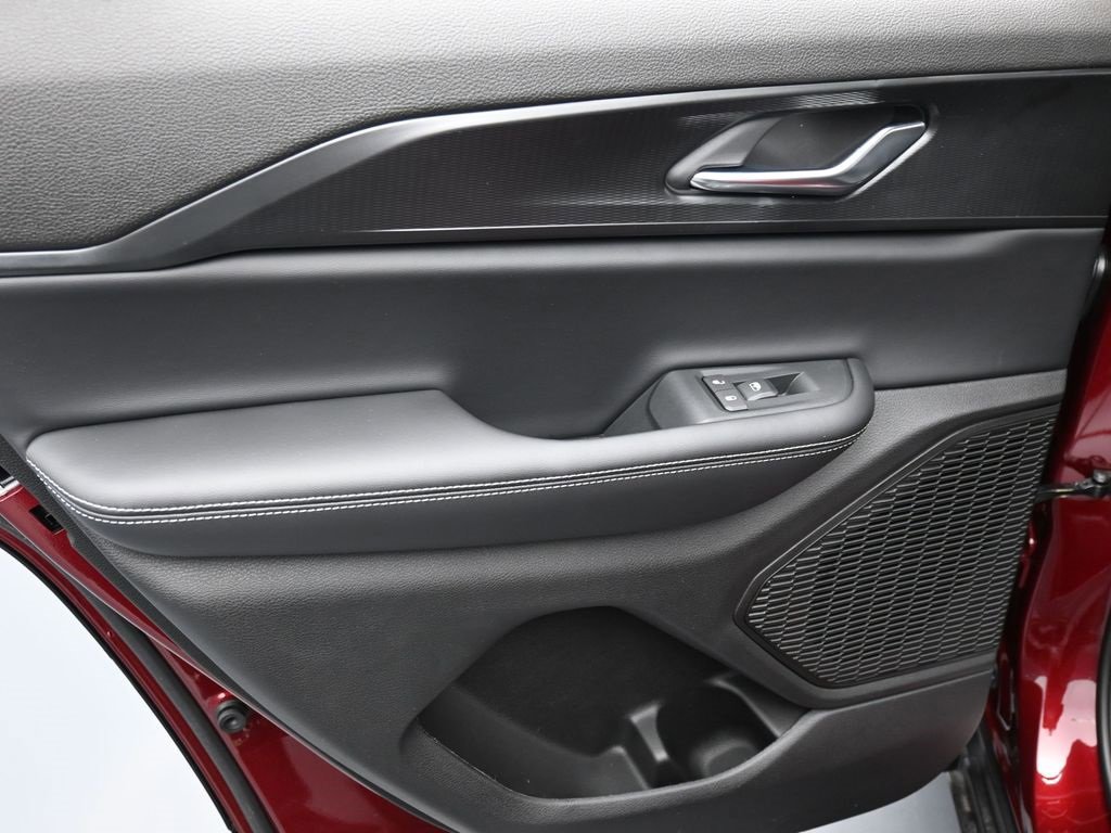 New 2025 Jeep Grand Cherokee Altitude image 12