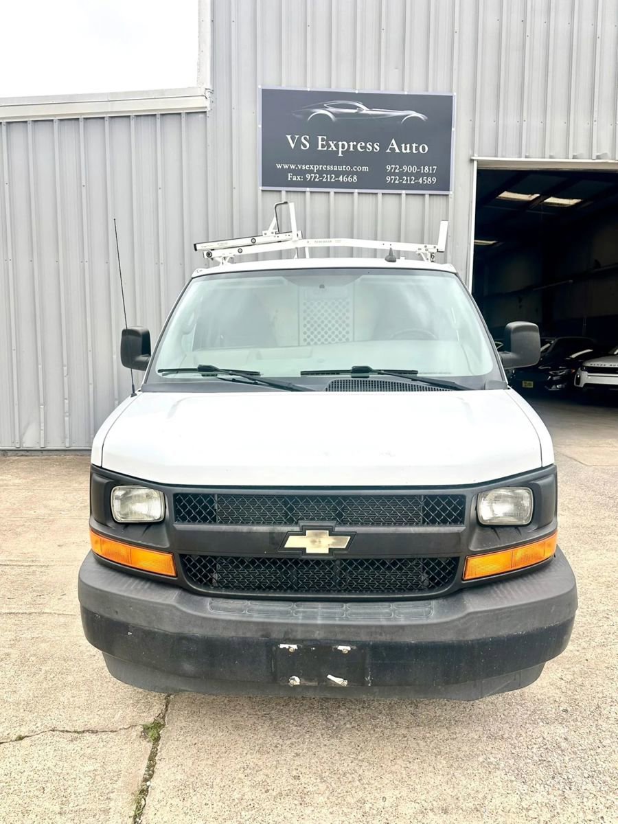 Used 2017 Chevrolet Express 2500 RWD image 2