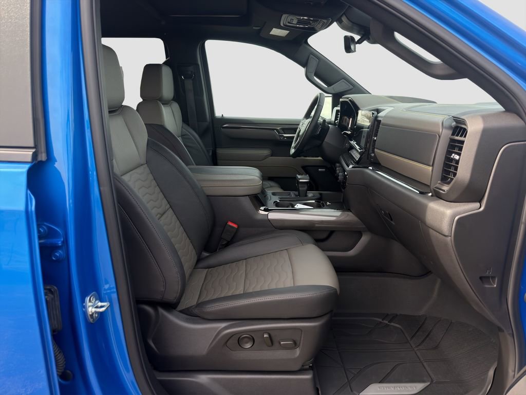 Used 2025 Chevrolet Silverado 1500 ZR2 w/ Technology Package image 18