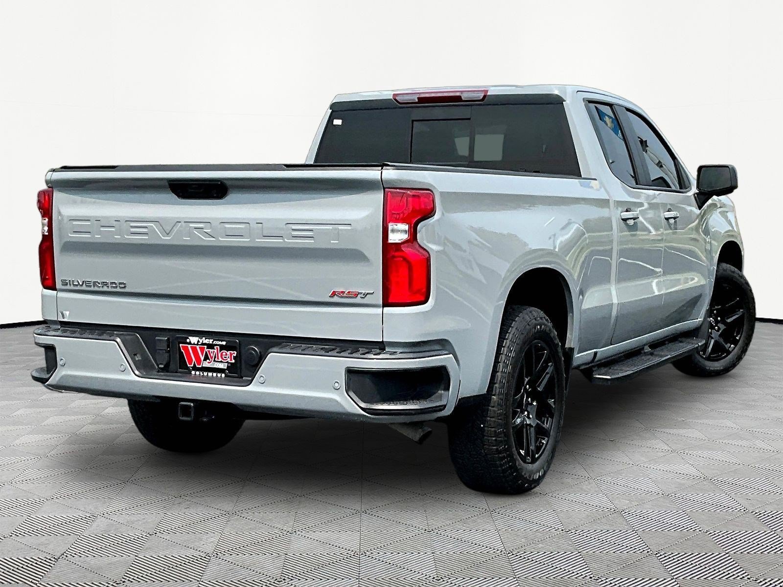 Used 2025 Chevrolet Silverado 1500 RST w/ Convenience Package II AWD/4WD image 6