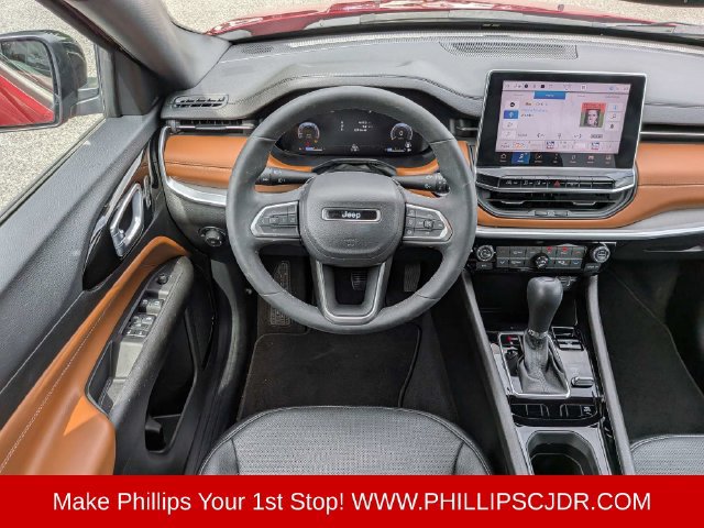 Certified 2025 Jeep Compass Limited w/ Elite Group AWD/4WD image 15