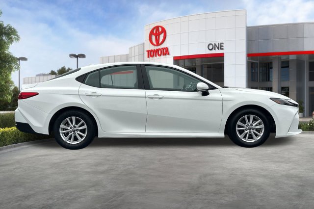 Used 2025 Toyota Camry LE FWD image 3