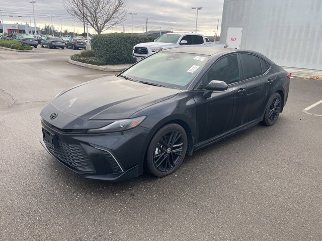 Used 2025 Toyota Camry SE image 1