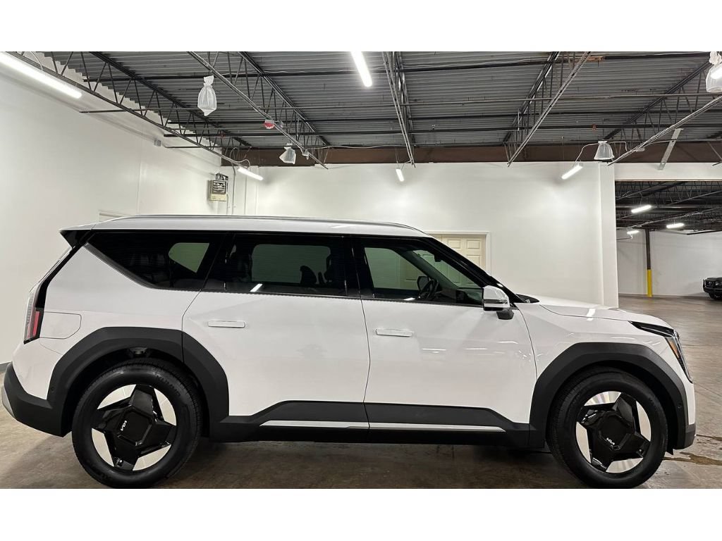 Used 2026 Kia EV9 Wind AWD/4WD image 9