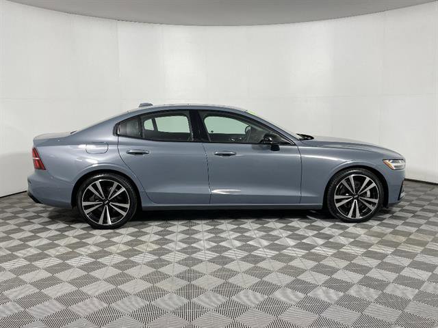 Used 2023 Volvo S60 B5 Plus image 8