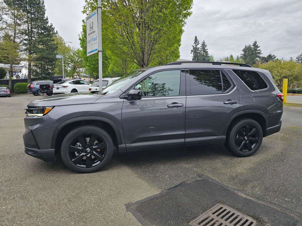 Used 2025 Honda Pilot Black Edition image 4
