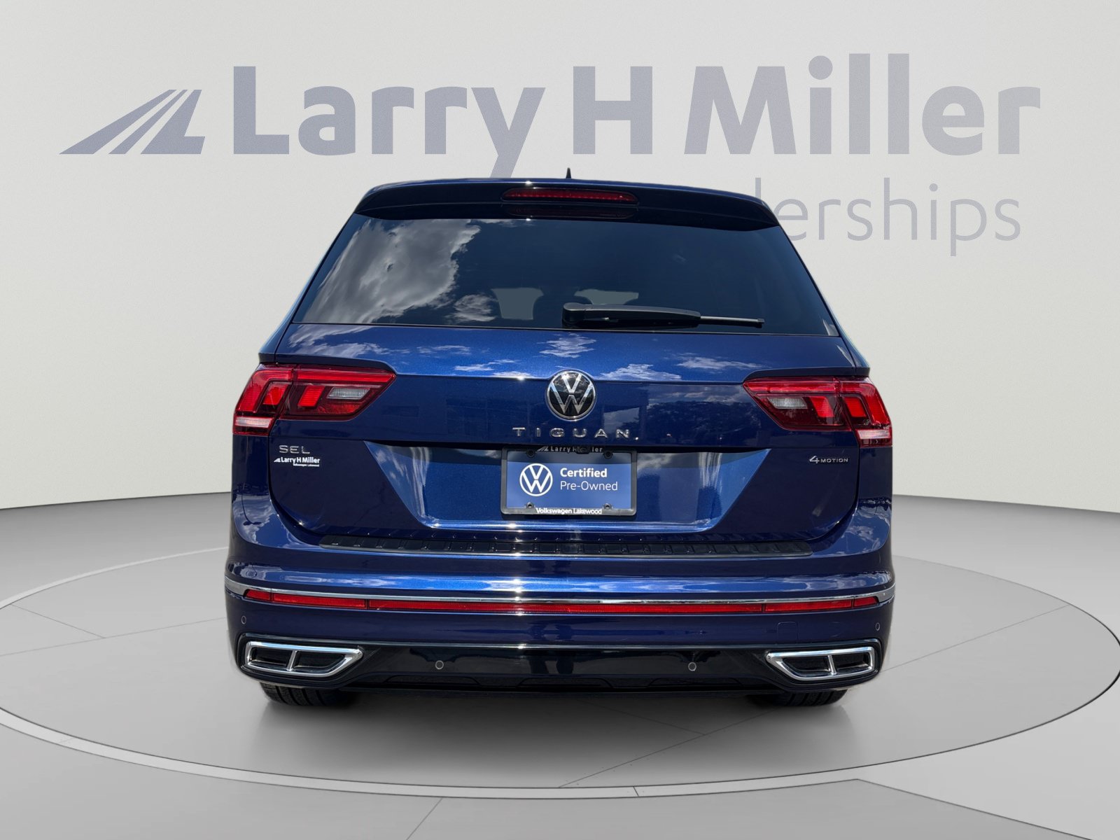 Used 2023 Volkswagen Tiguan SEL R-Line AWD/4WD image 4
