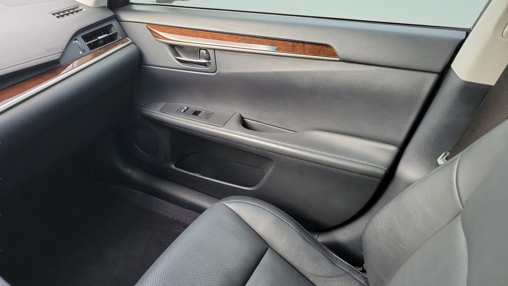 Used 2014 Lexus ES 350 w/ Premium Package image 16