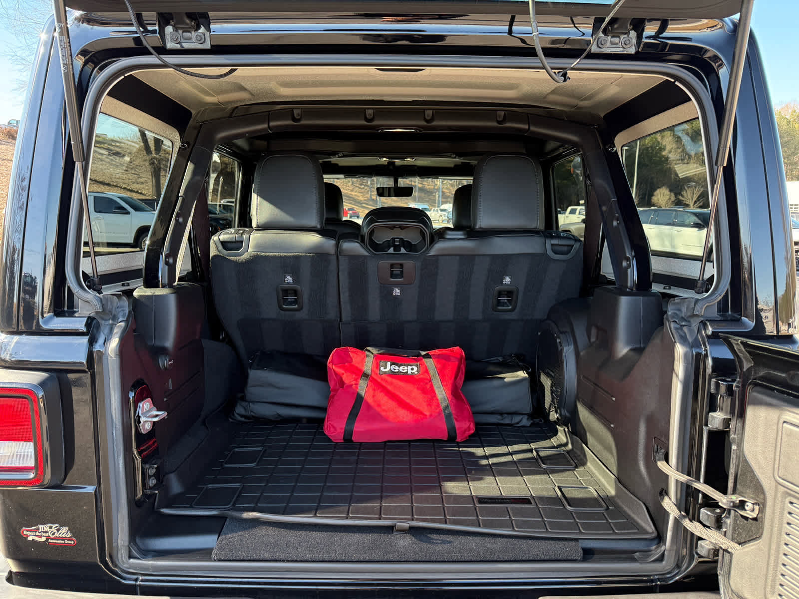 Used 2022 Jeep Wrangler Unlimited Sahara image 30