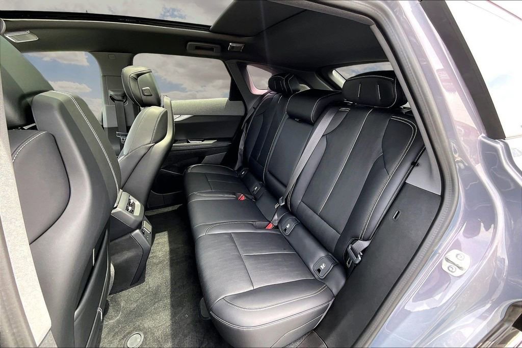 Used 2025 Cadillac Optiq Luxury 2 AWD/4WD image 21