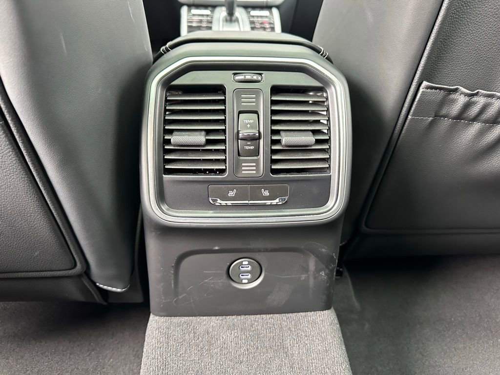 Certified 2025 Porsche Macan image 37