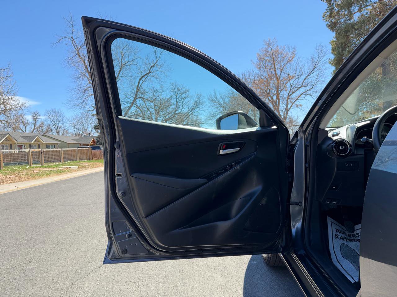 Used 2019 Toyota Yaris LE image 9