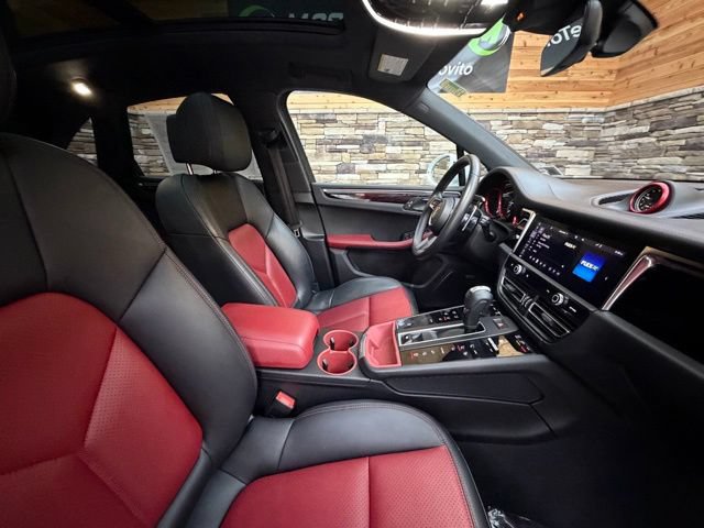 Used 2022 Porsche Macan AWD/4WD image 16
