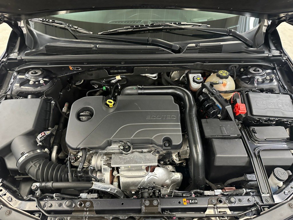 Used 2022 Chevrolet Malibu LS FWD image 34
