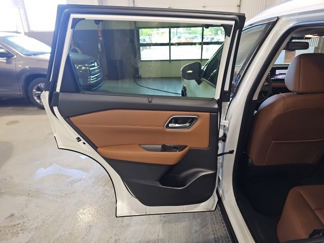 New 2026 Nissan Rogue Platinum AWD/4WD image 21