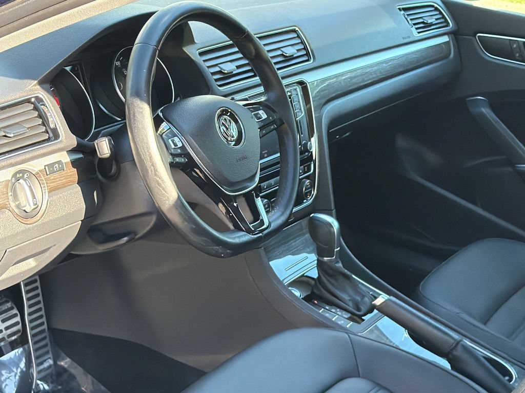 Used 2017 Volkswagen Passat 1.8T SEL Premium FWD image 12
