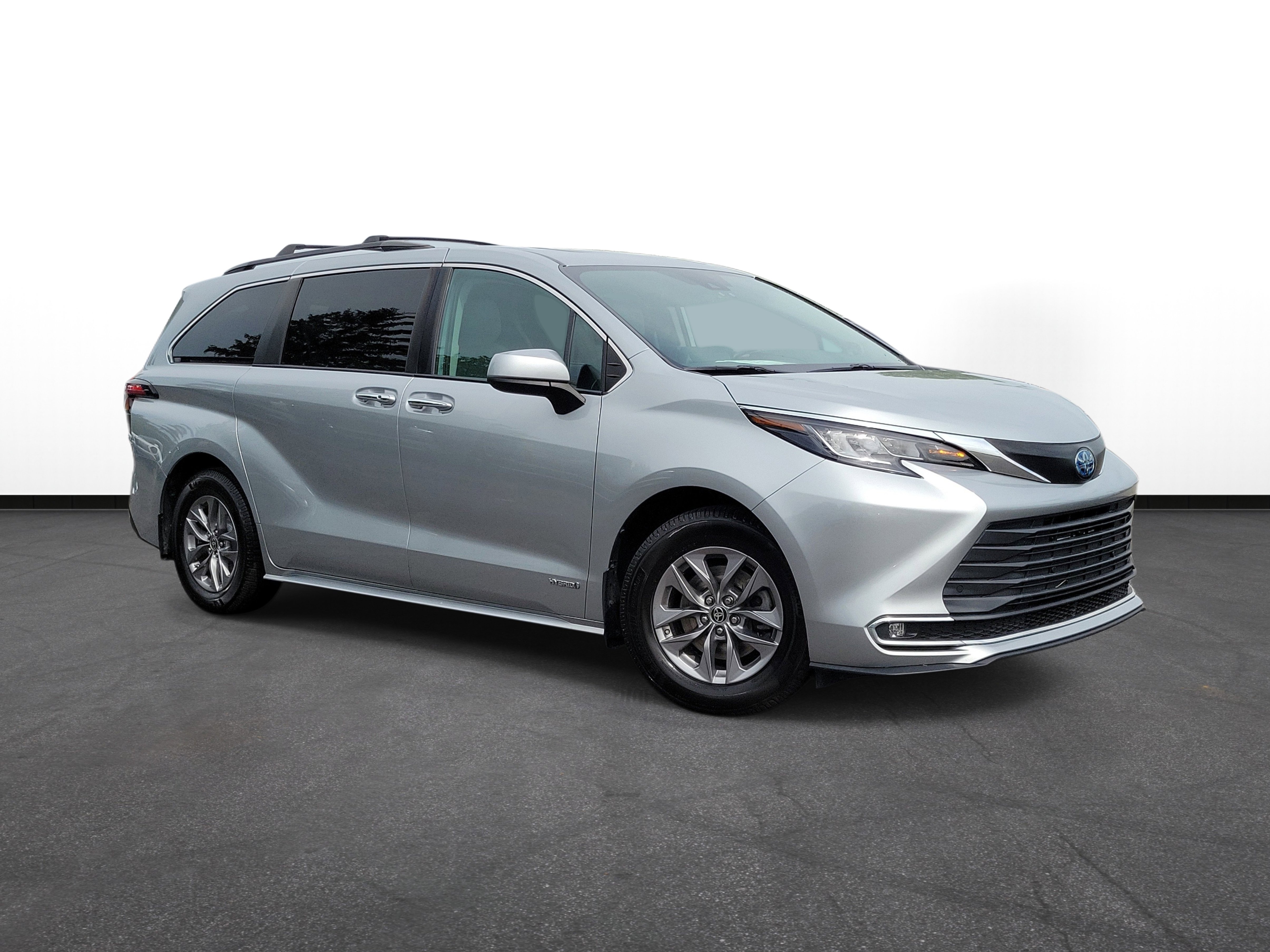 Used 2021 Toyota Sienna XLE w/ XLE Plus Package AWD/4WD image 1