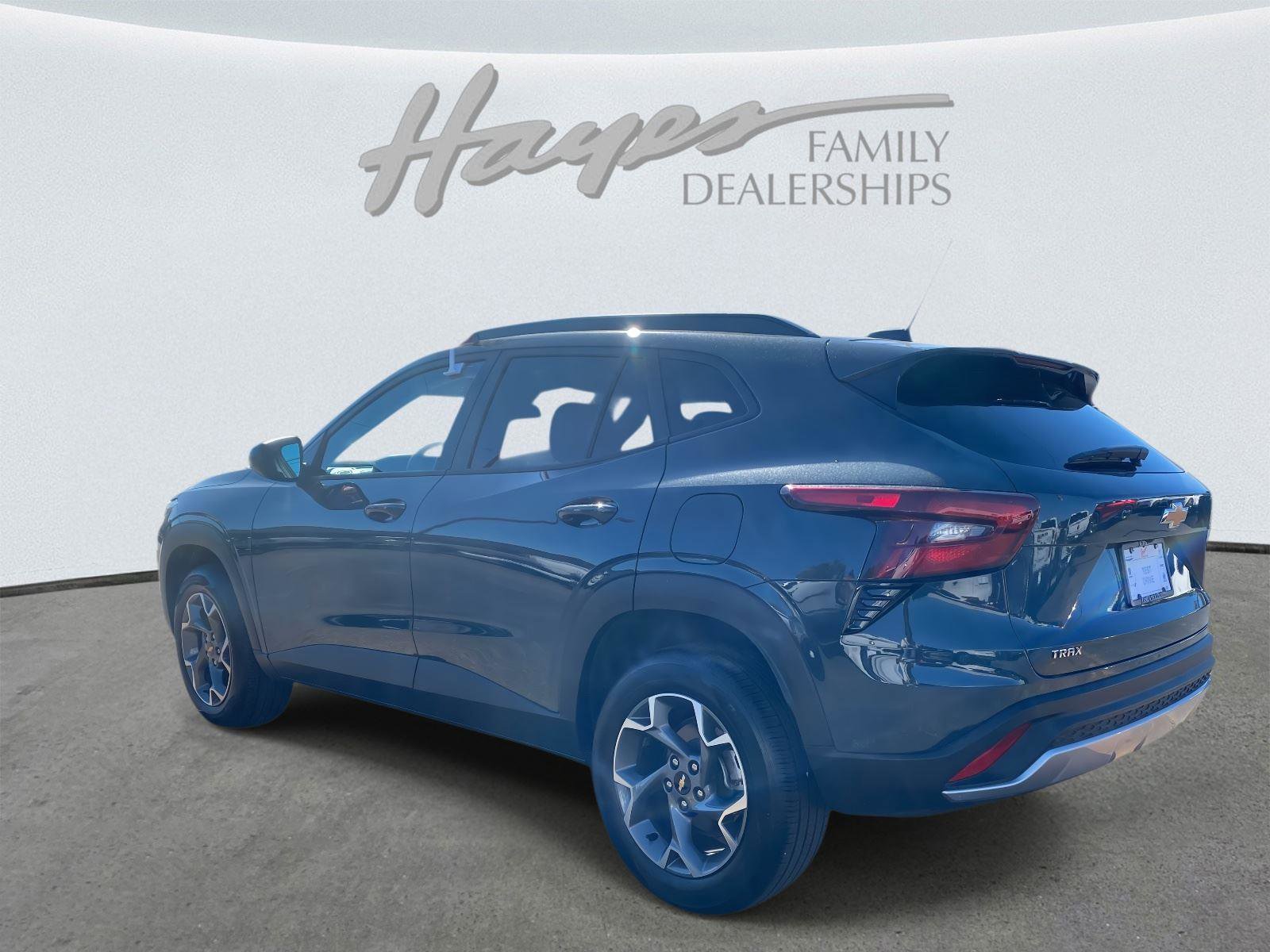 Used 2025 Chevrolet Trax LT image 38