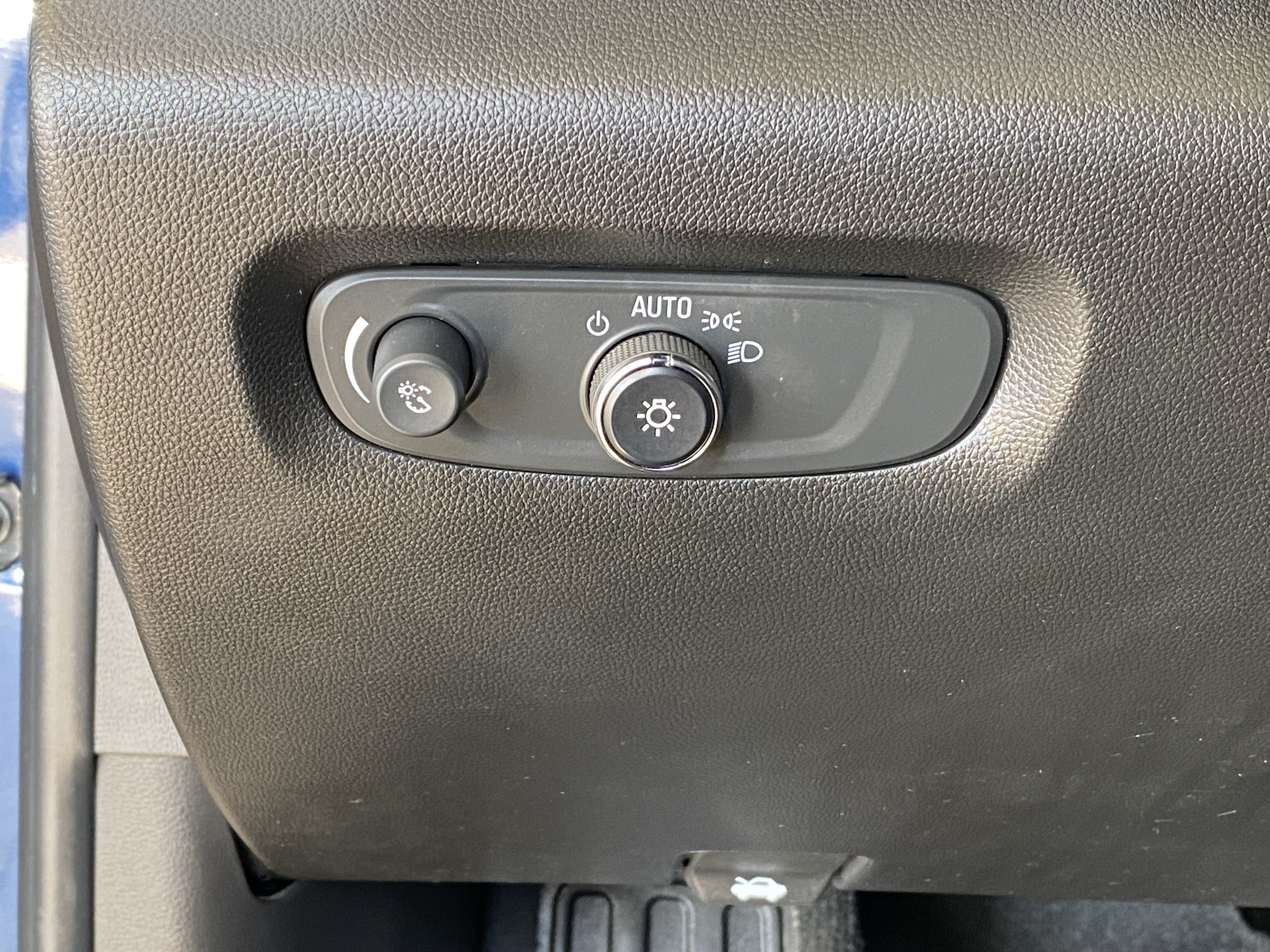 Used 2022 Chevrolet Traverse LT FWD image 32