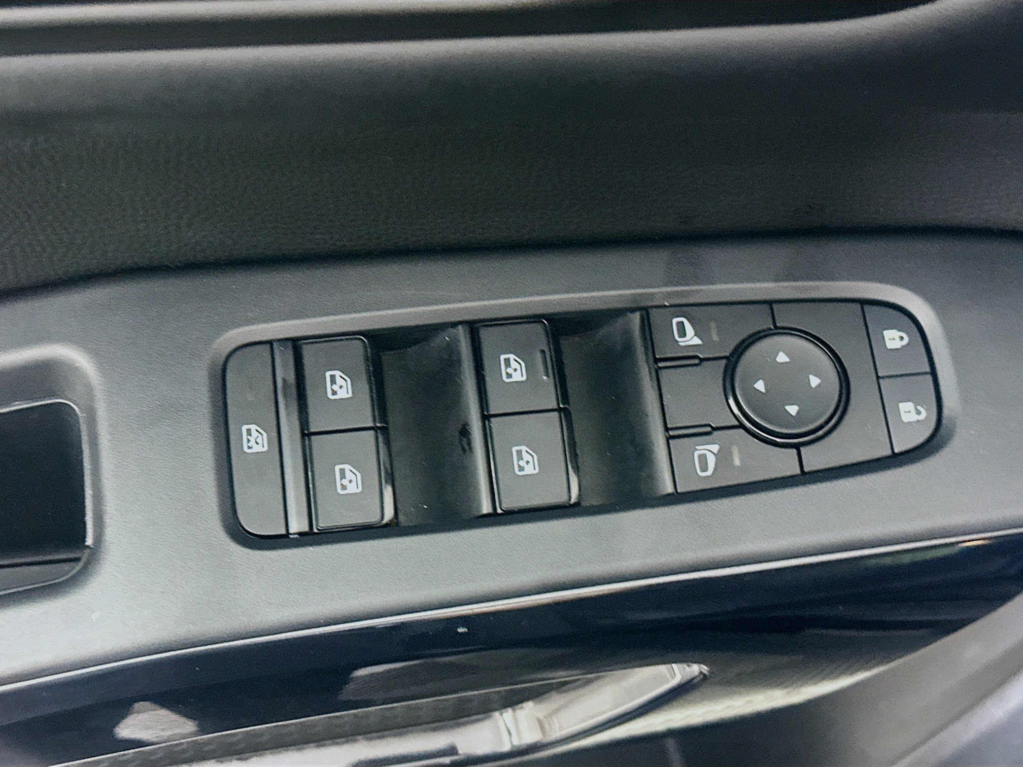 Used 2025 Nissan Pathfinder SV AWD/4WD image 15