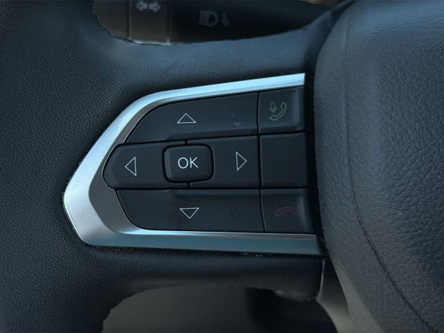 Used 2024 Jeep Compass Latitude image 28