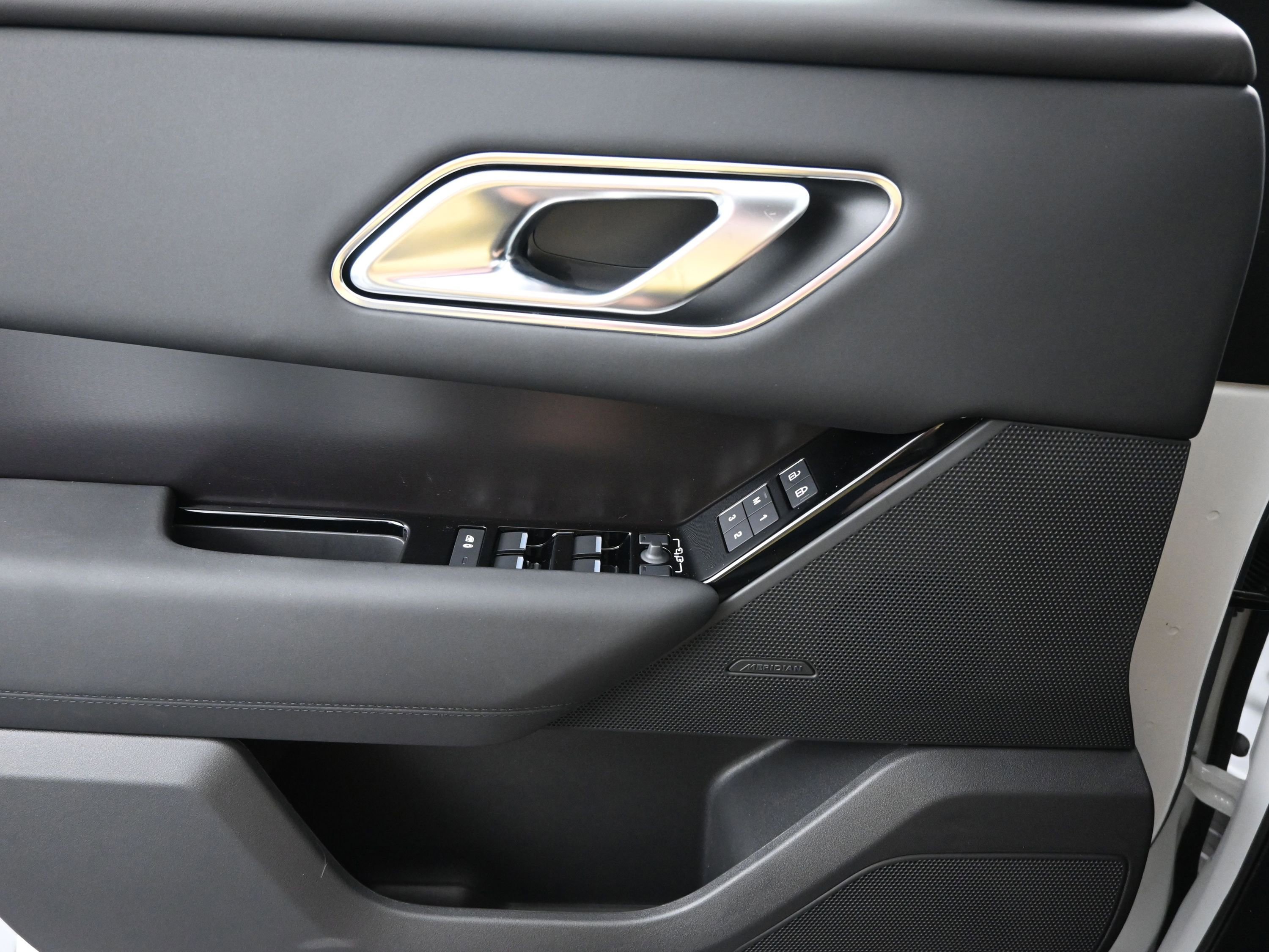 New 2026 Land Rover Range Rover Velar Dynamic SE image 12