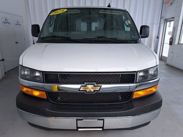 Used 2024 Chevrolet Express 2500 w/ Driver Convenience Package image 3