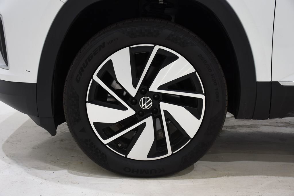 Used 2025 Volkswagen Atlas SEL AWD/4WD image 7