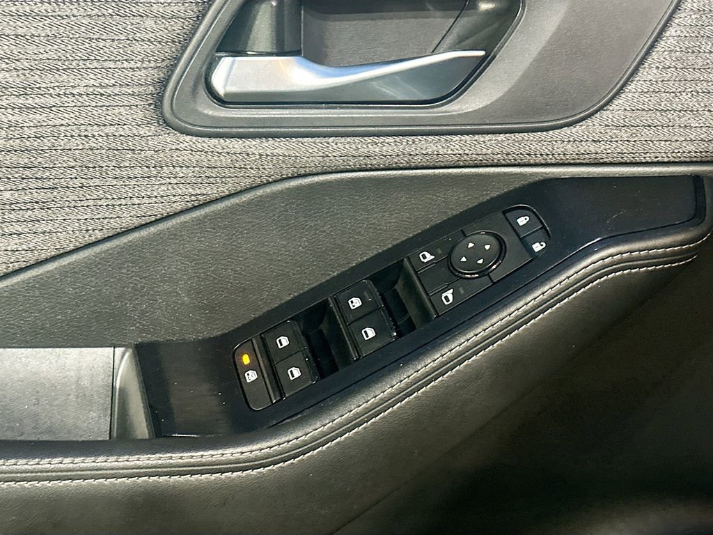 Used 2022 Nissan Rogue SV AWD/4WD image 21