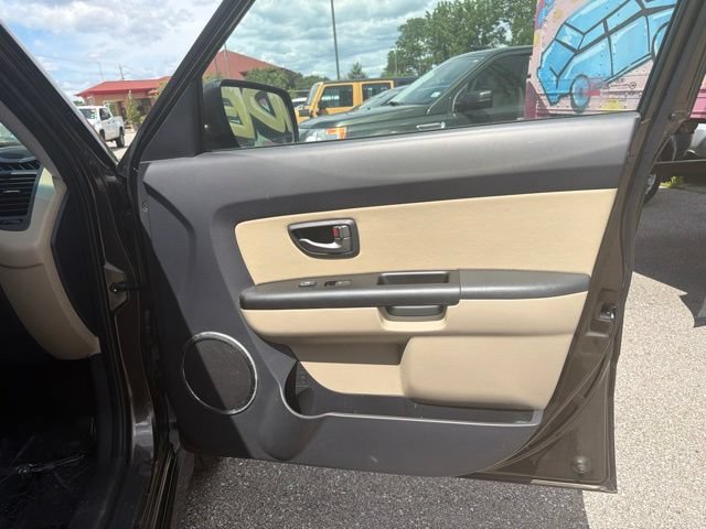 Used 2011 Kia Soul ! FWD image 28