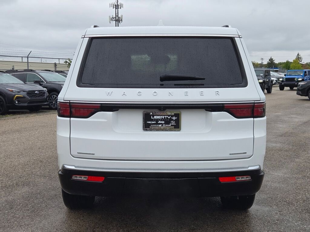 Used 2023 Jeep Wagoneer Series III w/ Preferred Equipment Group image 13