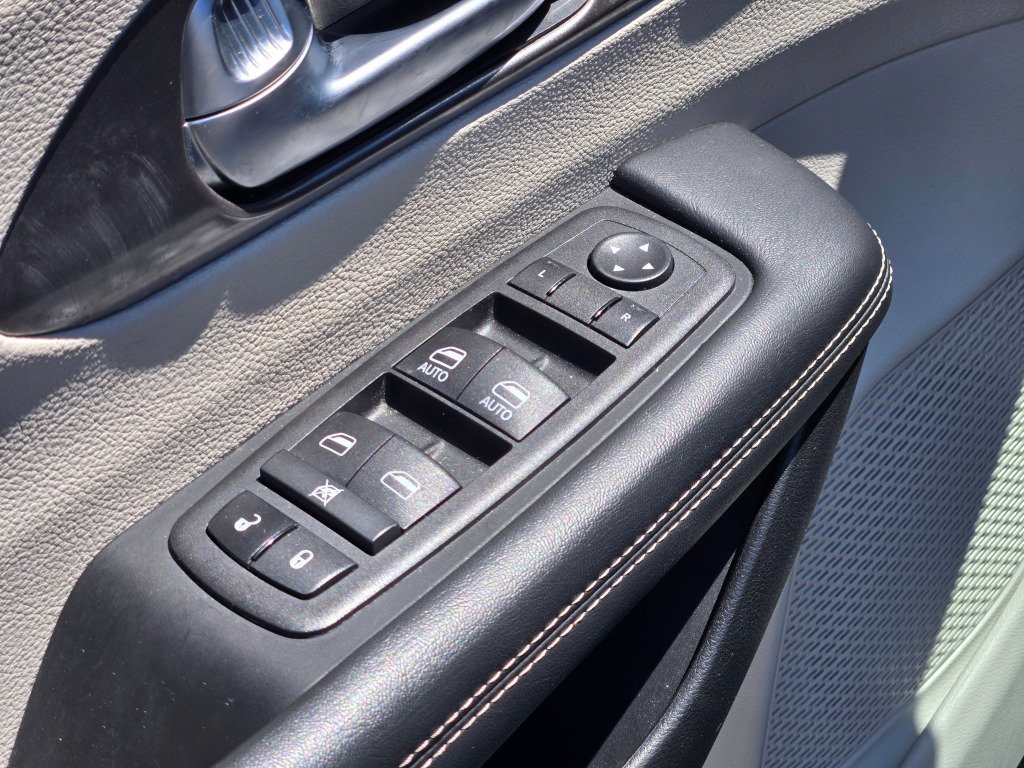 Used 2024 Chrysler Pacifica Limited FWD image 21