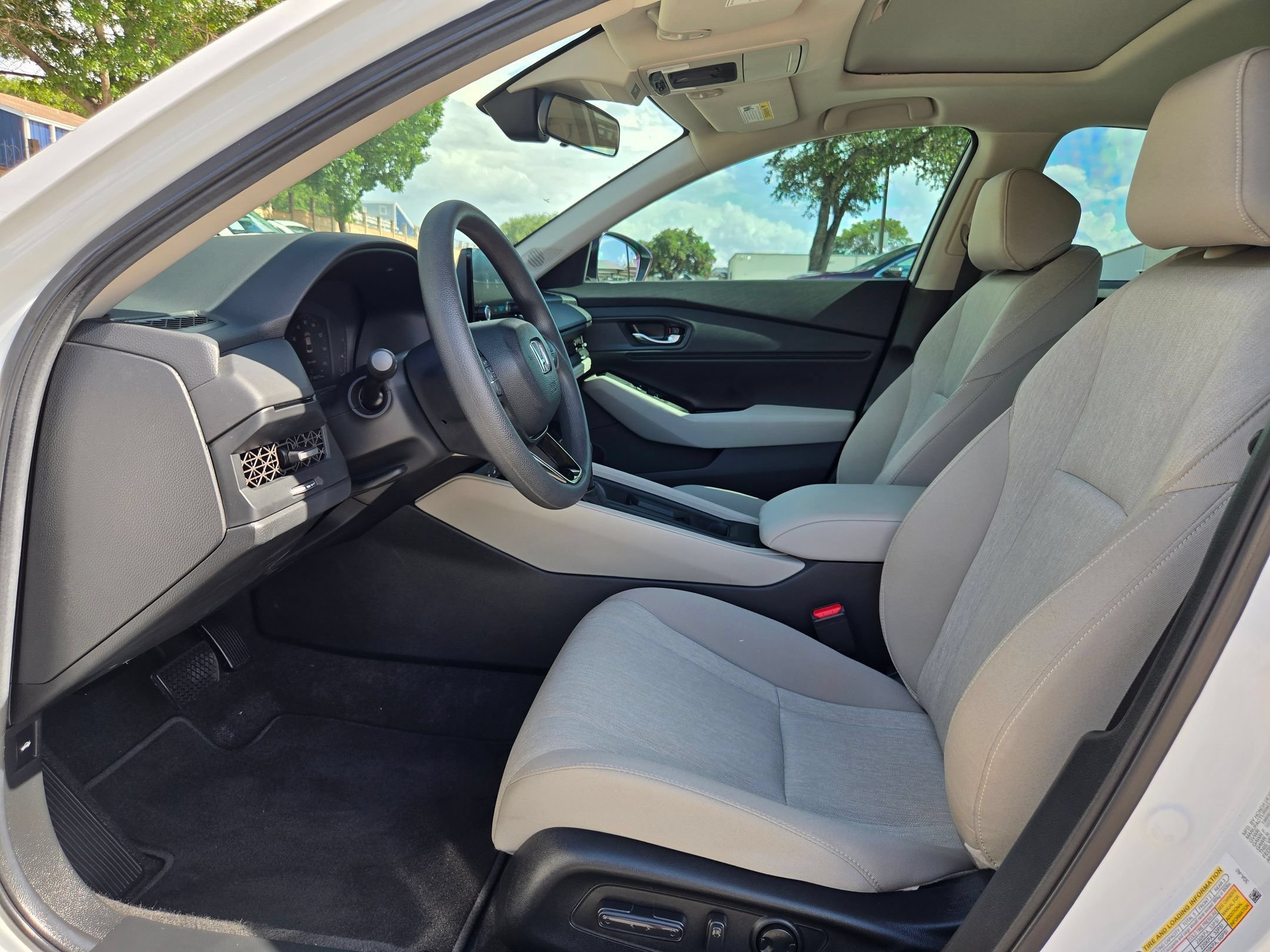 Used 2025 Honda Accord SE image 9