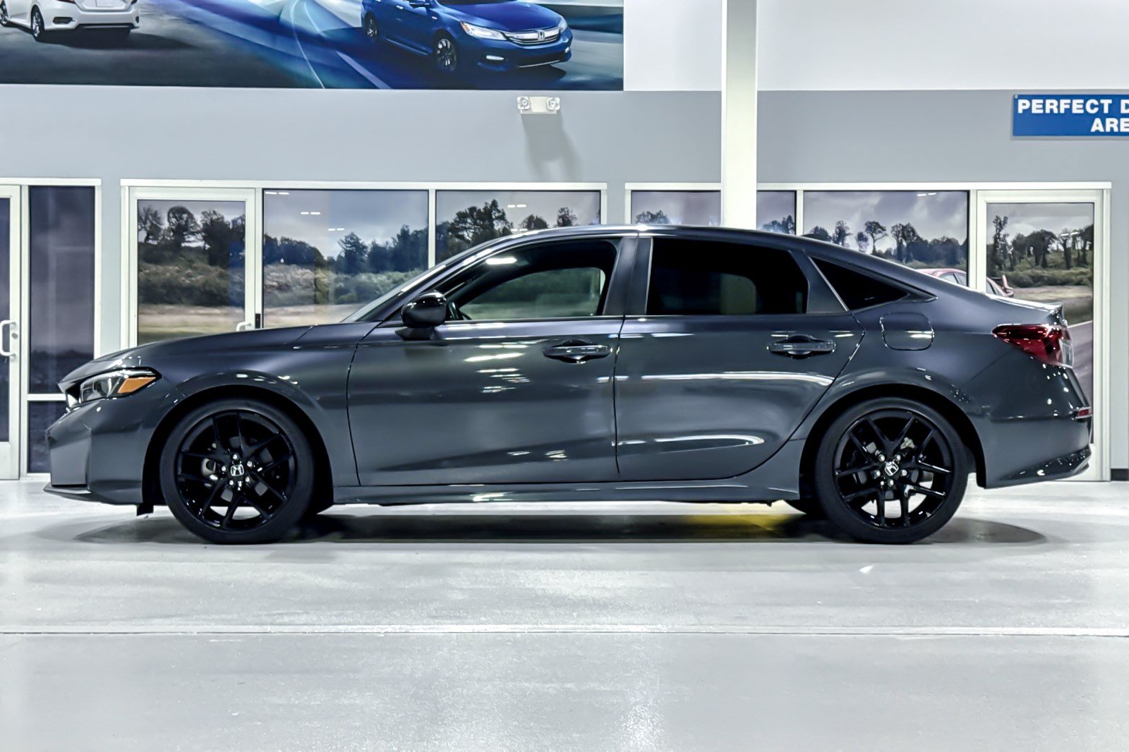 Used 2025 Honda Civic Sport image 2