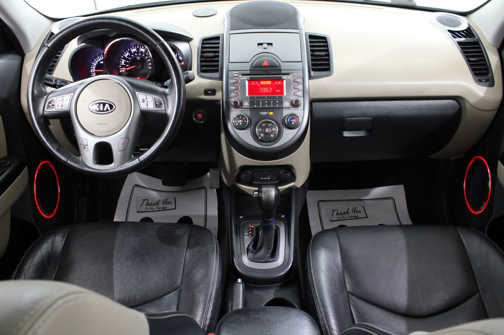 Used 2011 Kia Soul ! FWD image 2