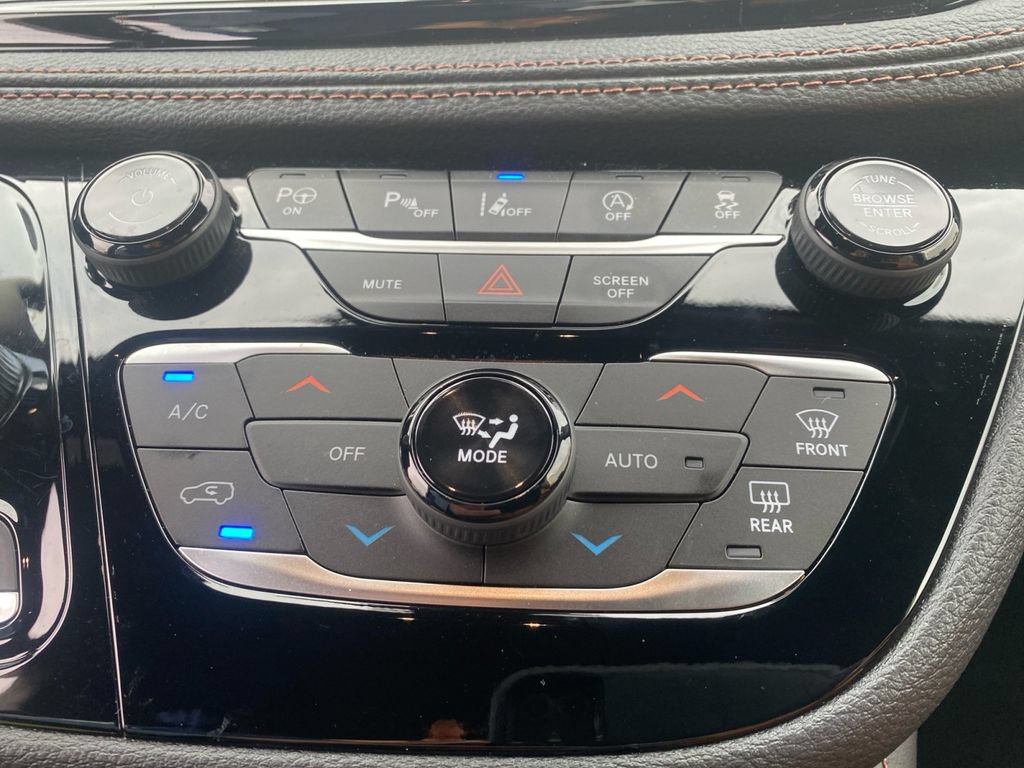 Used 2024 Chrysler Pacifica Pinnacle FWD image 25