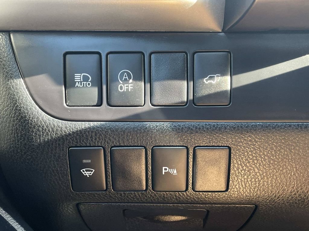 Used 2017 Toyota Highlander Limited FWD image 29