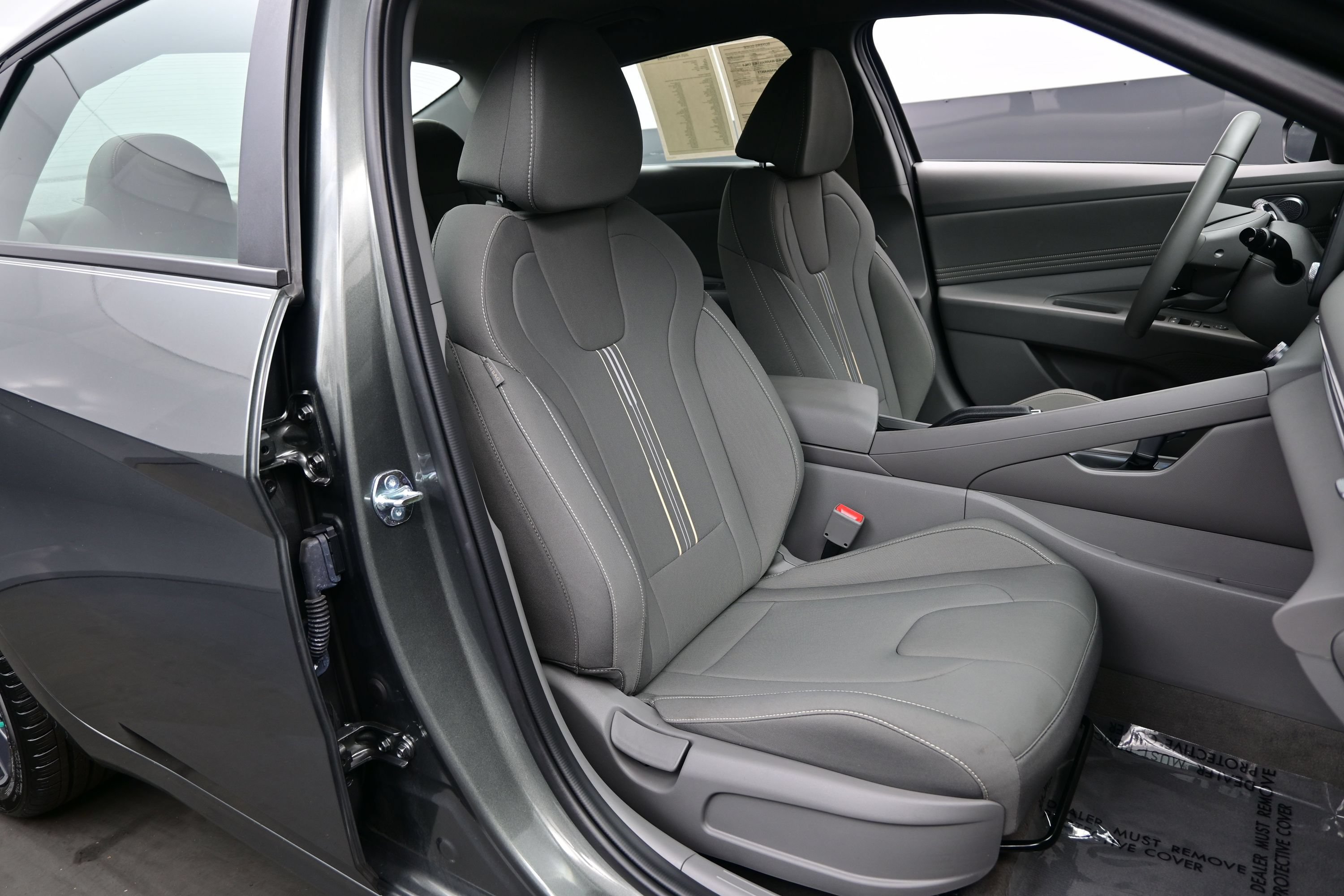 Certified 2025 Hyundai Elantra Sport FWD image 13