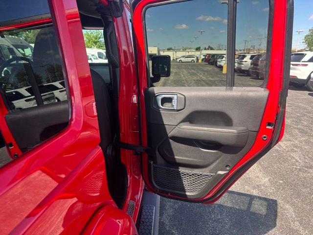 Used 2025 Jeep Wrangler Unlimited Sahara w/ Safety Group AWD/4WD image 19