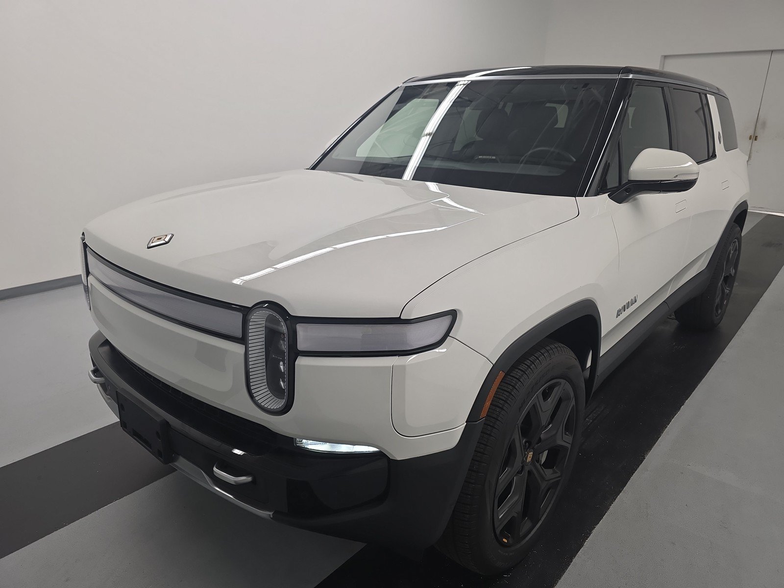 Used 2024 Rivian R1S Adventure