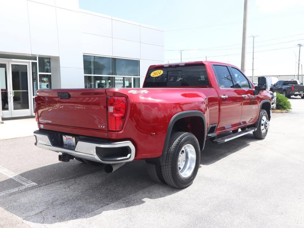 Used 2024 Chevrolet Silverado 3500 LTZ w/ LTZ Convenience Package AWD/4WD image 17