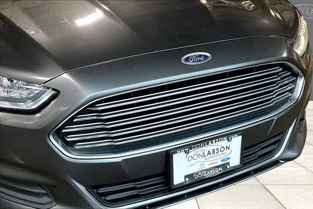 Used 2016 Ford Fusion SE FWD image 13