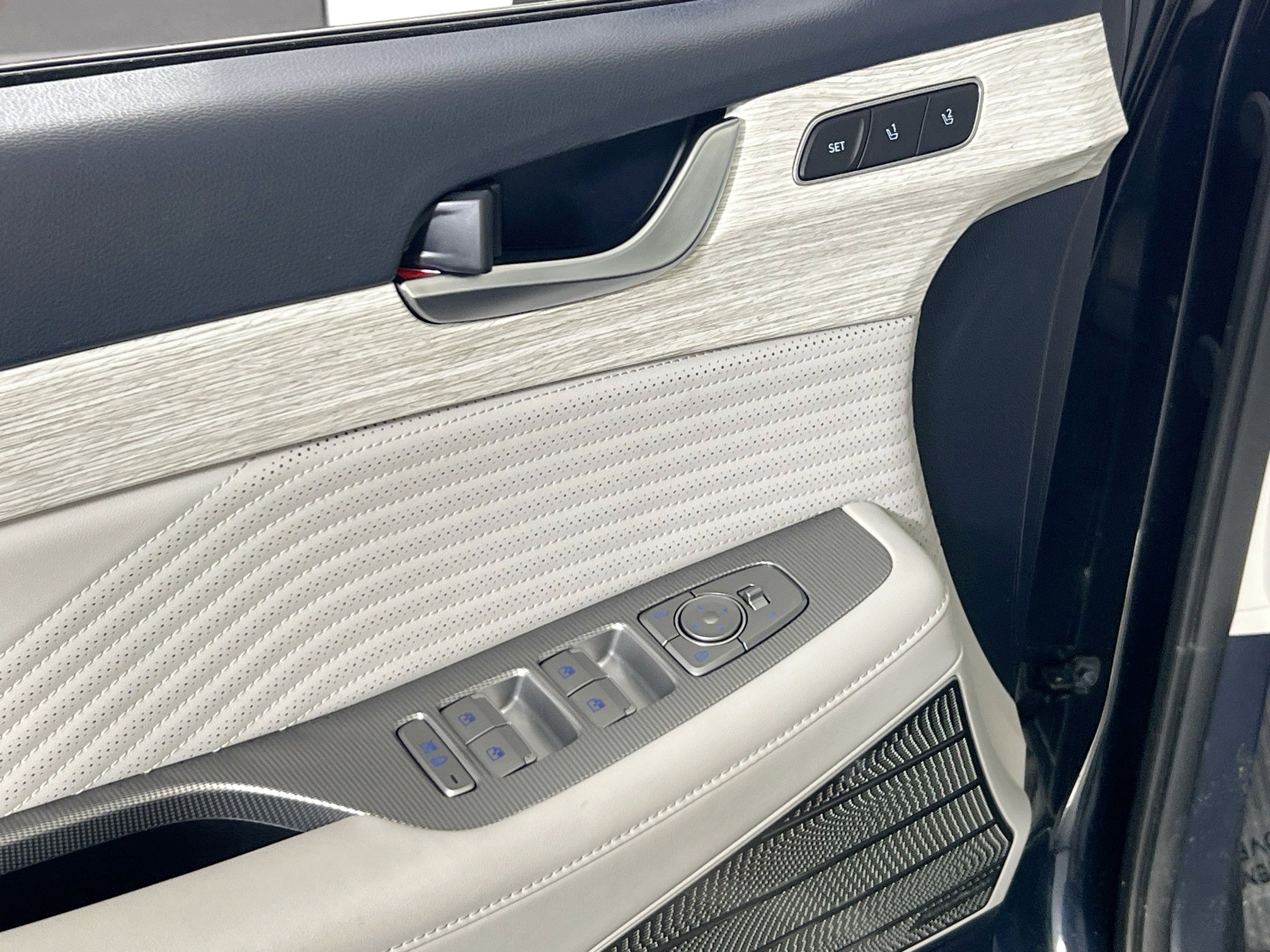 Used 2023 Hyundai Palisade Calligraphy image 18