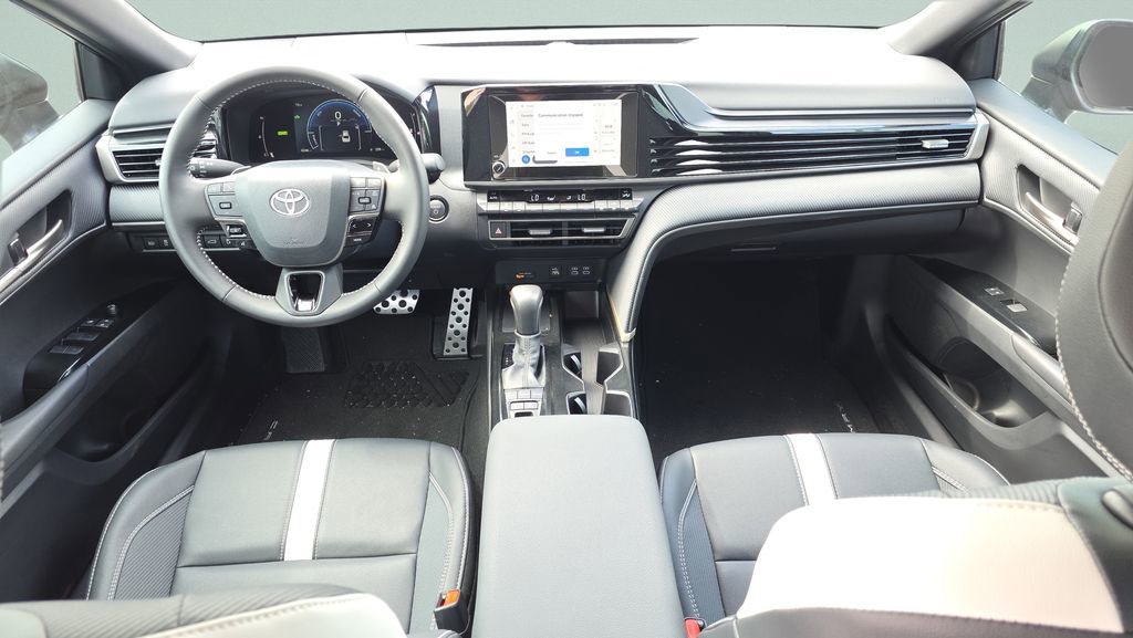 Used 2025 Toyota Camry SE image 11